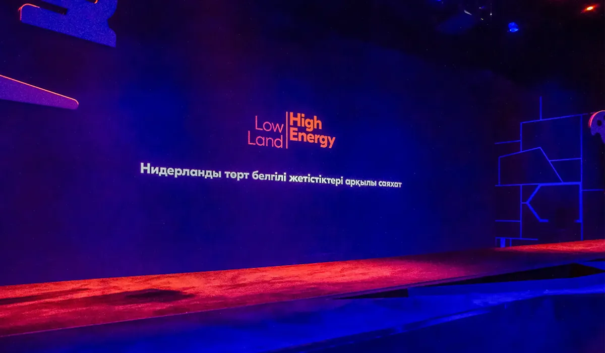 Interactive experience at the Dutch Pavilion Experience Center, realised by Hypsos