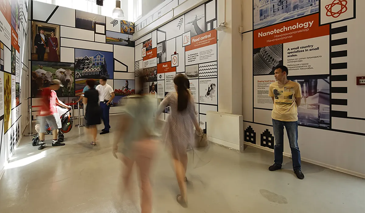 Visitors experiencing the Dutch Pavilion Experience Center, realised by Hypsos