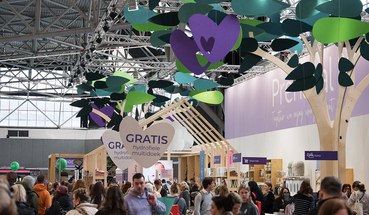 Branded environment created by Hypsos for client Prénatal at the 9 maanden beurs 2026 with focus on branded displays and product presentation